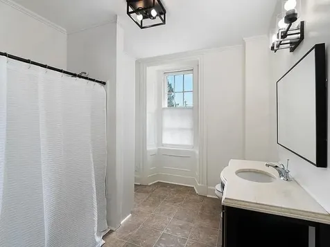 77 Coggeshall Avenue Newport RI 02840