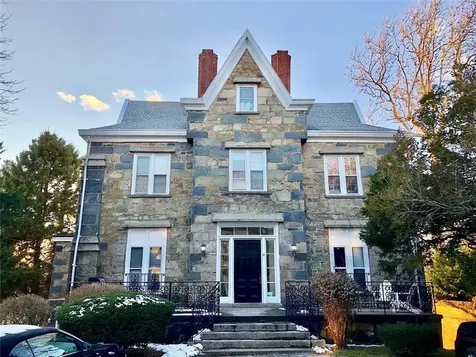 77 Coggeshall Avenue Newport RI 02840