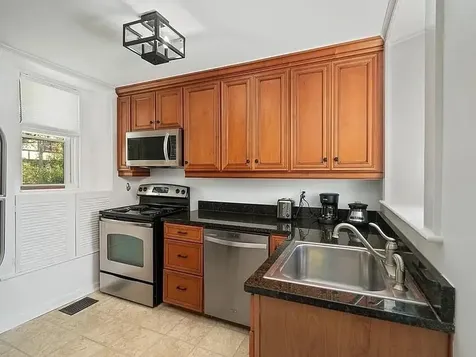 77 Coggeshall Avenue Newport RI 02840