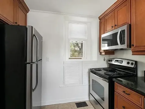 77 Coggeshall Avenue Newport RI 02840