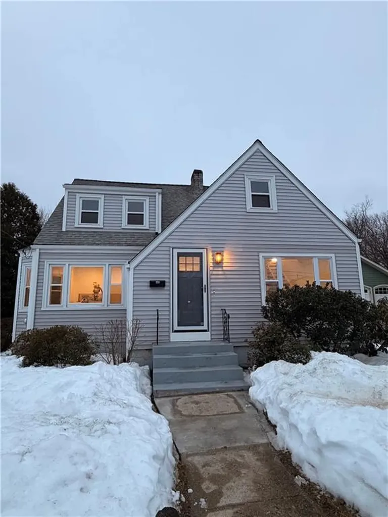 228 Third Avenue Warwick RI 02888