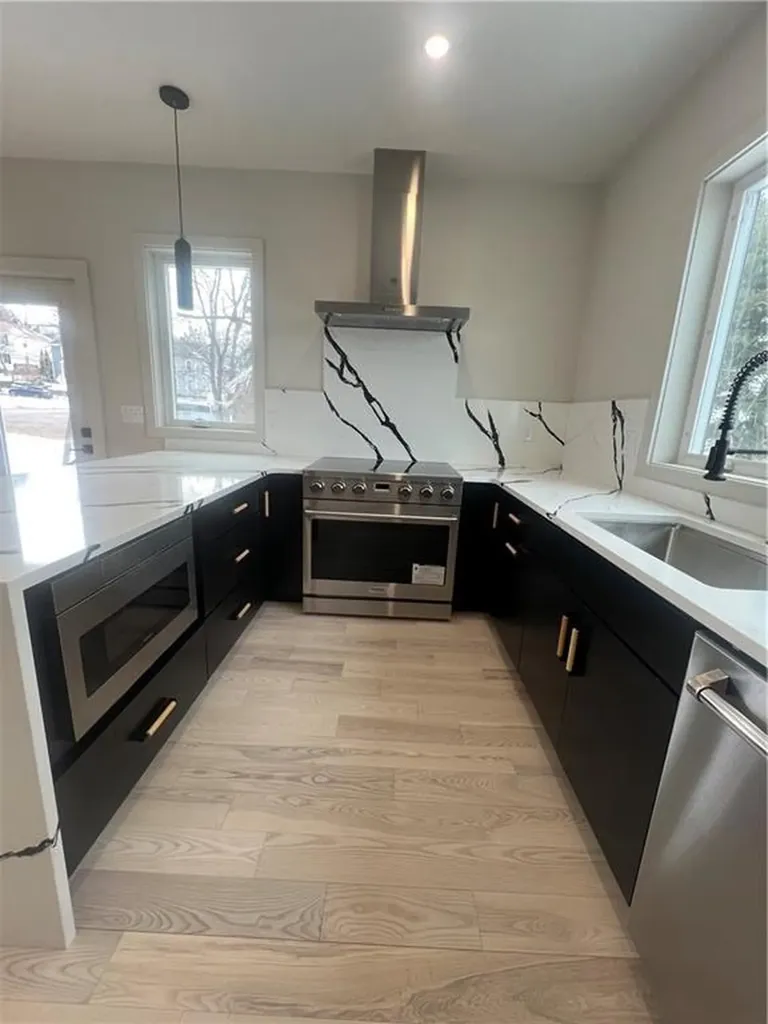 152 Colonial Road Providence RI 02906