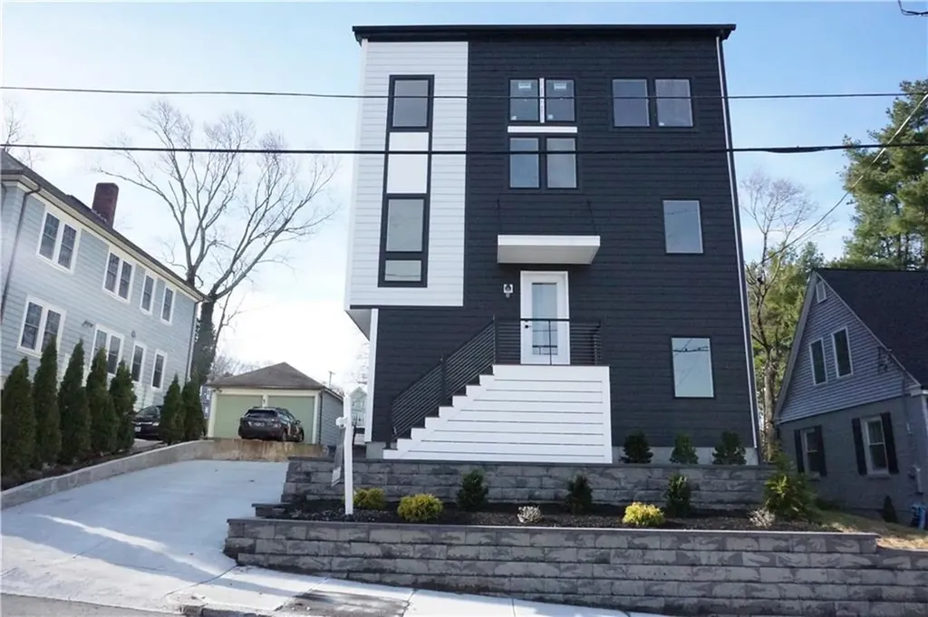 152 Colonial Road Providence RI 02906