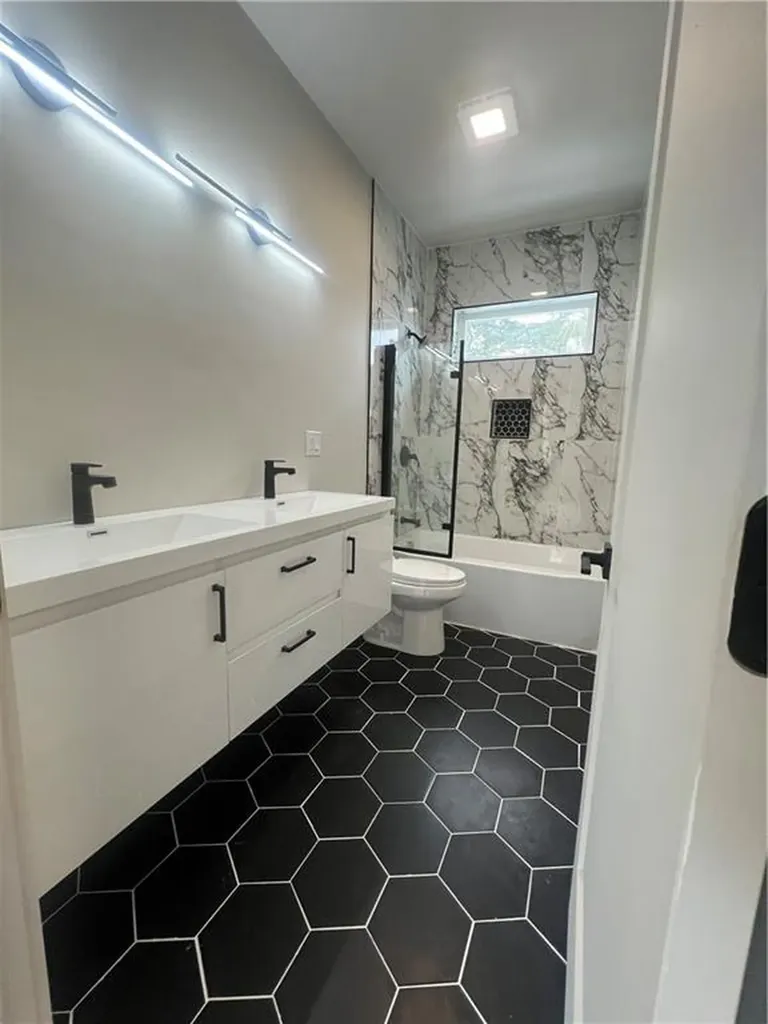 152 Colonial Road Providence RI 02906