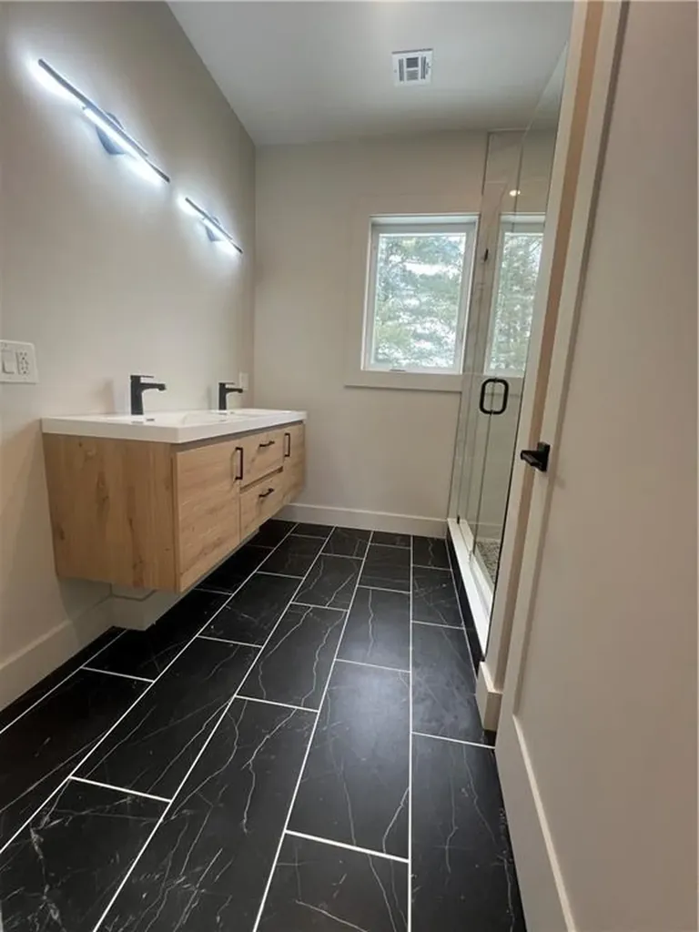 152 Colonial Road Providence RI 02906
