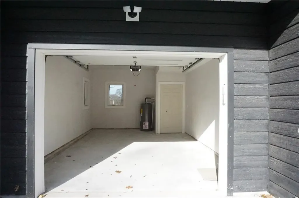 152 Colonial Road Providence RI 02906