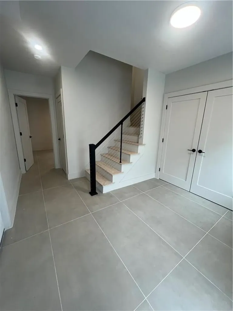 152 Colonial Road Providence RI 02906