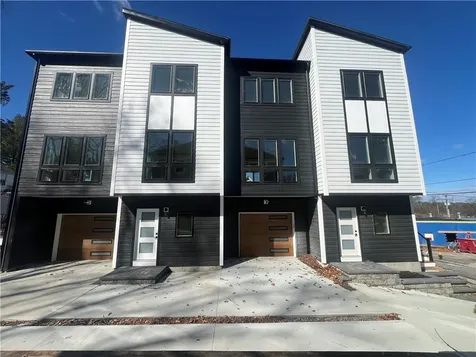 152 Colonial Road Providence RI 02906