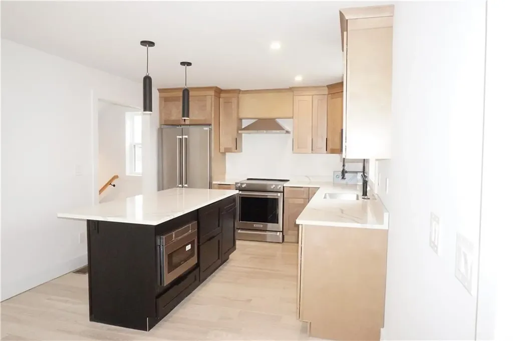 1232 Narragansett Boulevard Cranston RI 02905