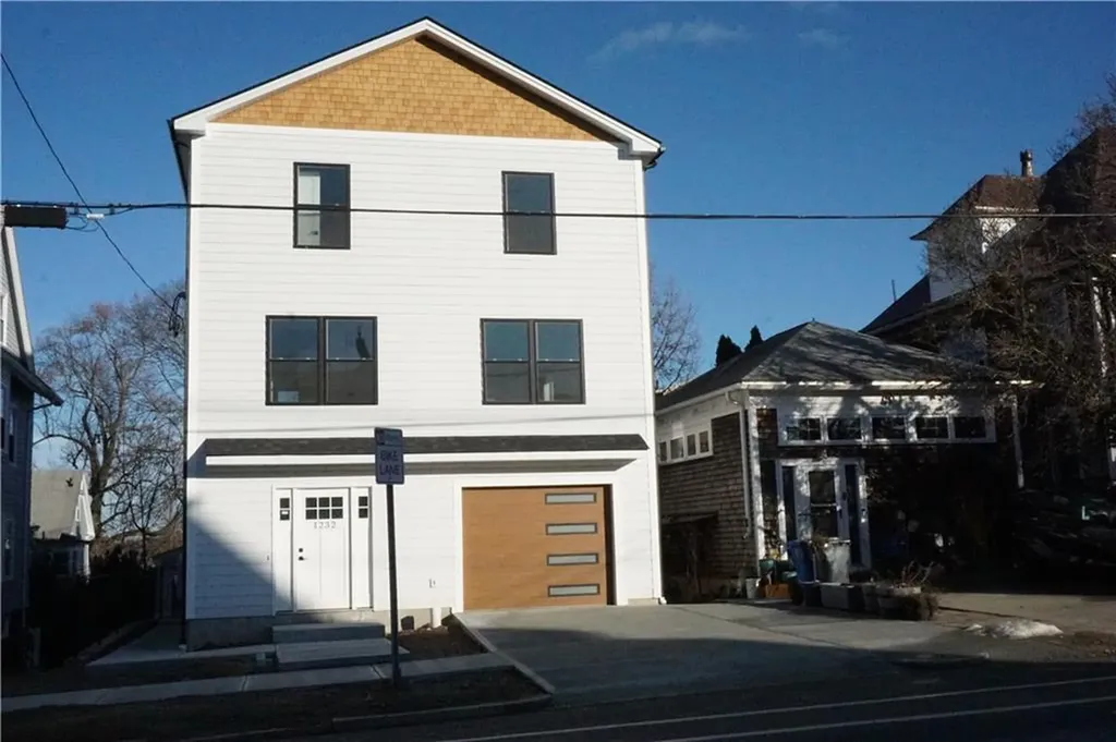 1232 Narragansett Boulevard Cranston RI 02905