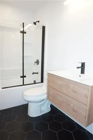 1232 Narragansett Boulevard Cranston RI 02905