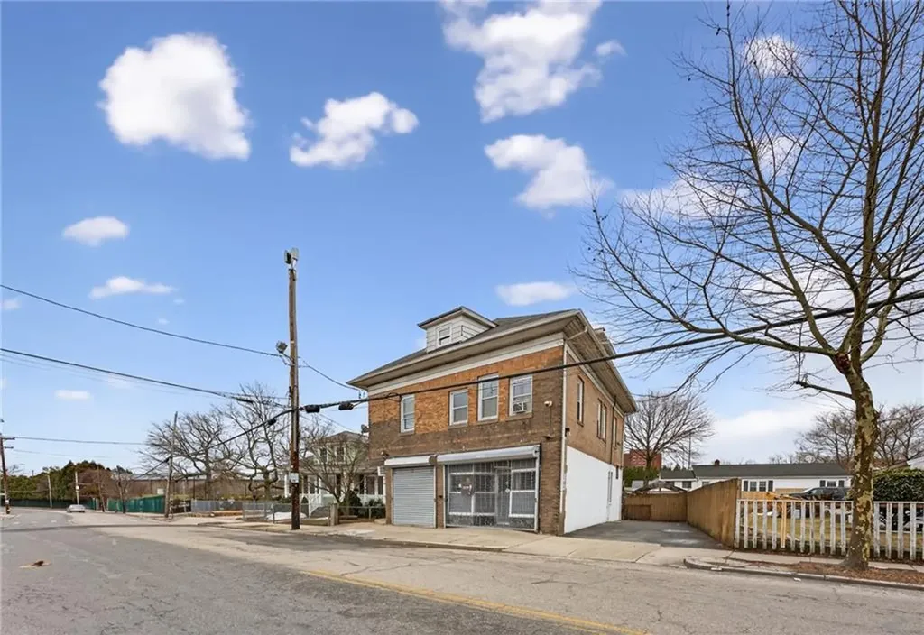 556 Admiral Street Providence RI 02908
