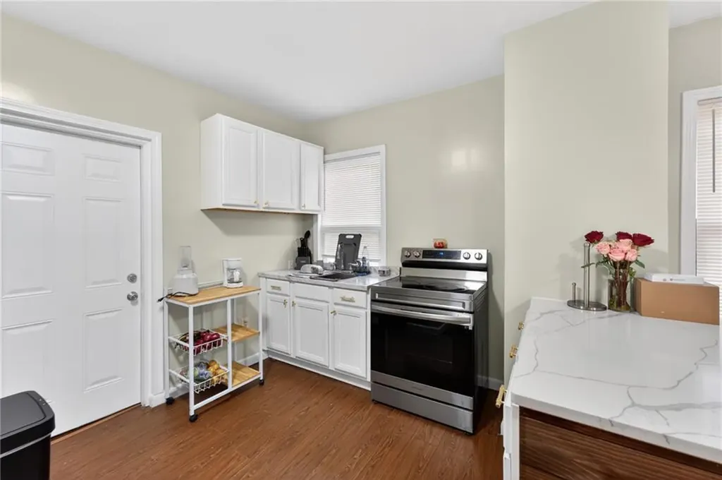 556 Admiral Street Providence RI 02908