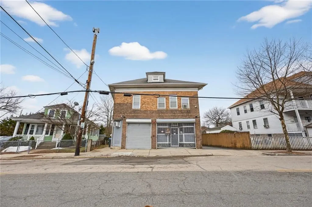 556 Admiral Street Providence RI 02908