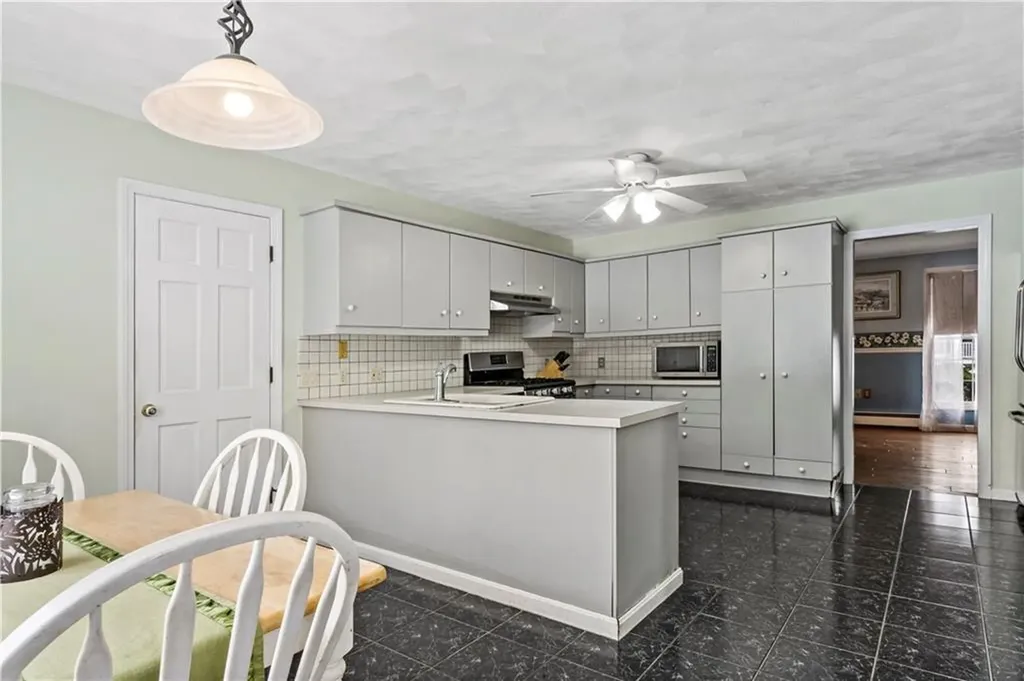32 Starr Drive W Narragansett RI 02882