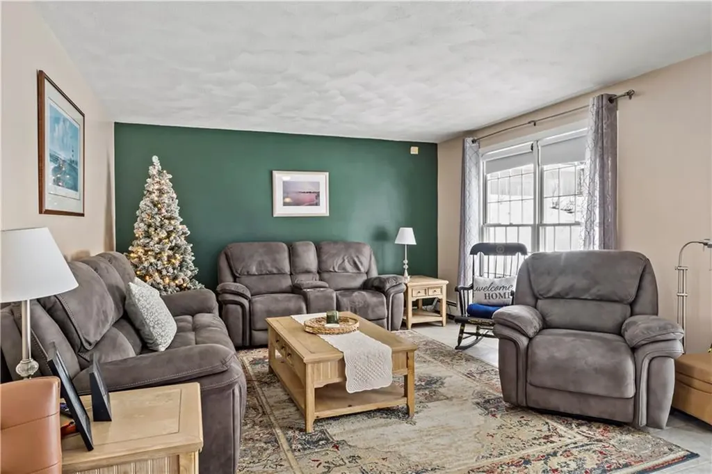 32 Starr Drive W Narragansett RI 02882
