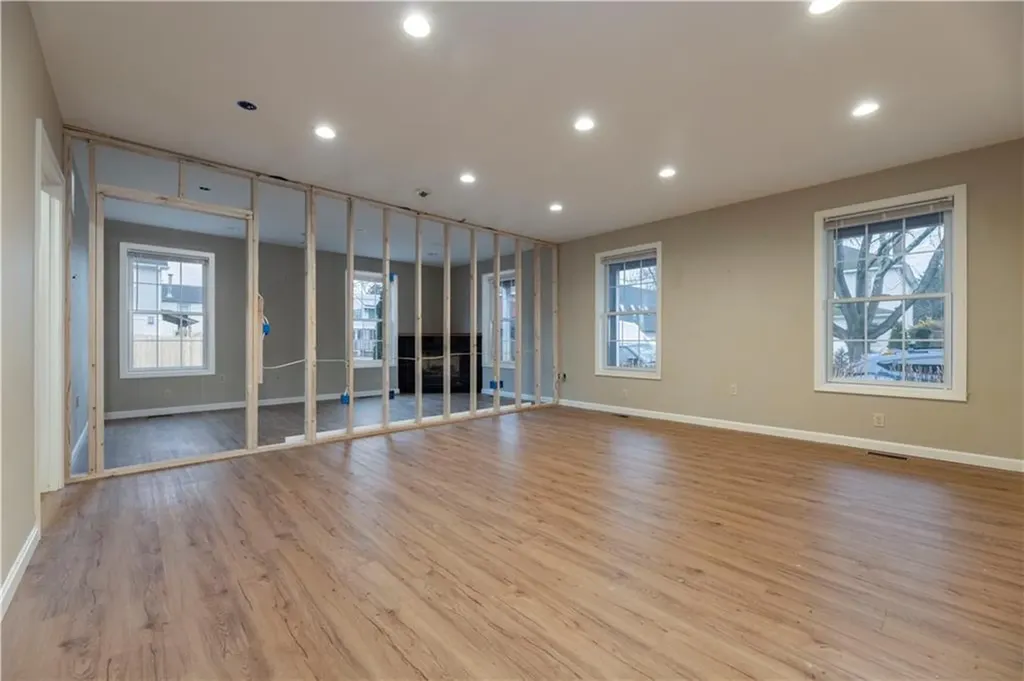 14 Clinton Avenue Jamestown RI 02835