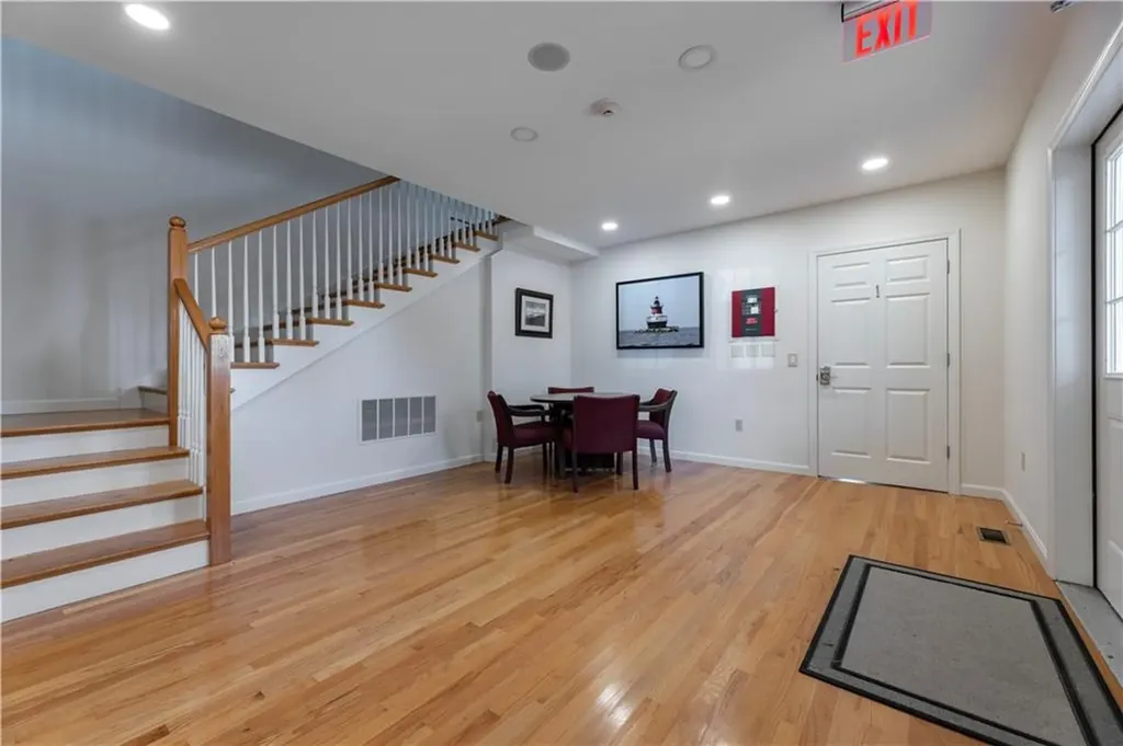 14 Clinton Avenue Jamestown RI 02835