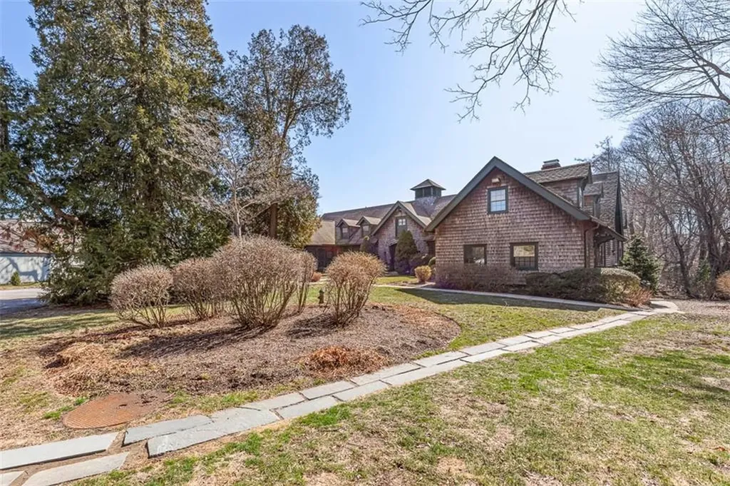 56 Shadow Farm Way South Kingstown RI 02879
