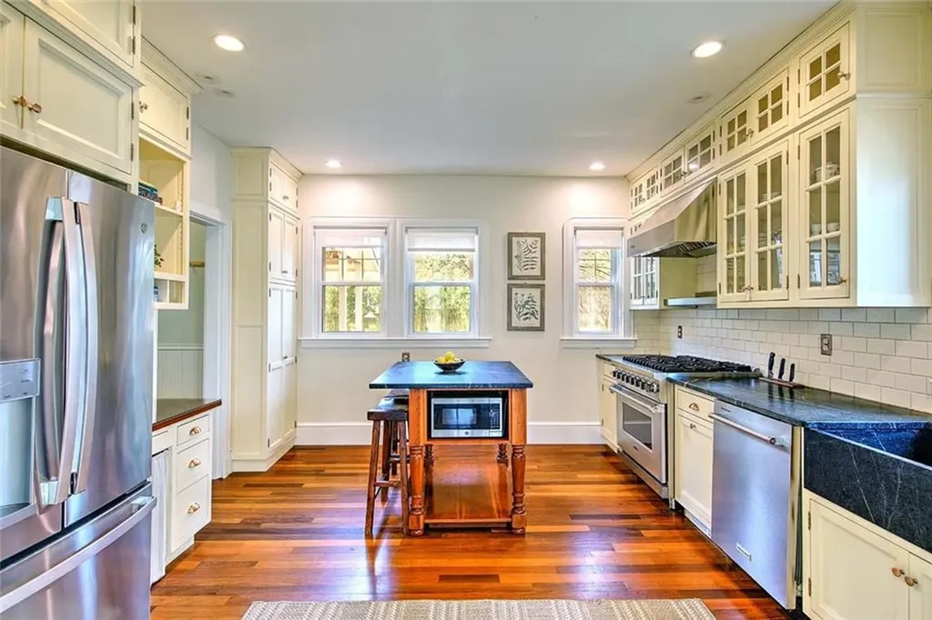 12 Holly Street Providence RI 02906