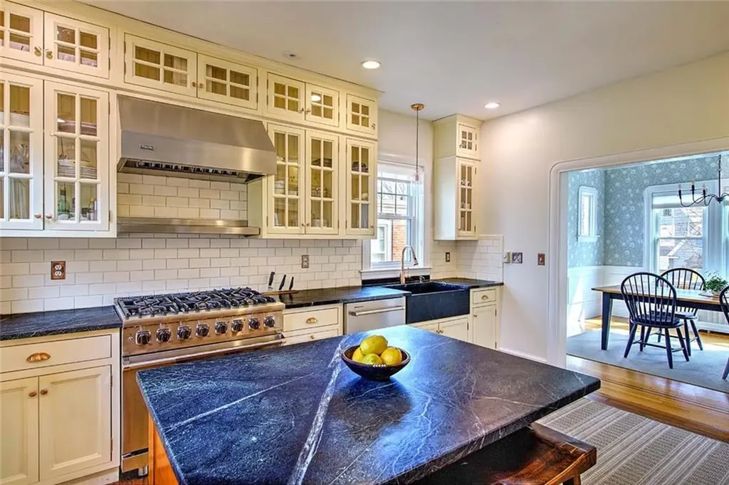 12 Holly Street Providence RI 02906