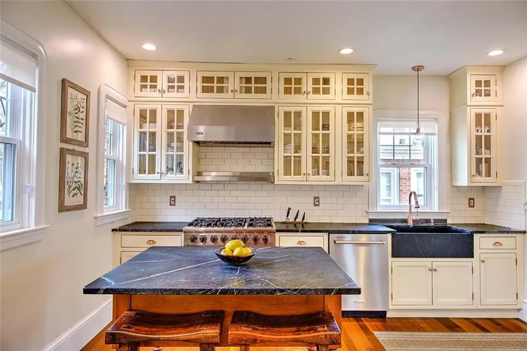 12 Holly Street Providence RI 02906