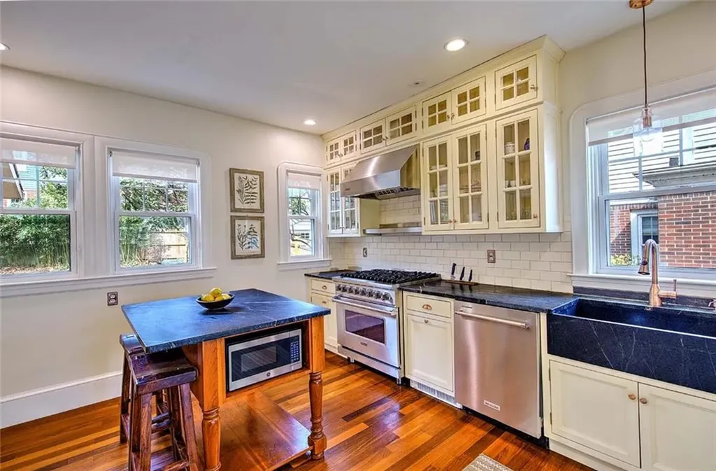 12 Holly Street Providence RI 02906
