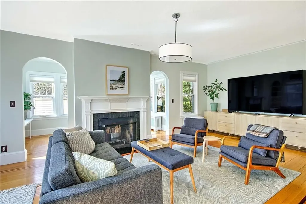 12 Holly Street Providence RI 02906