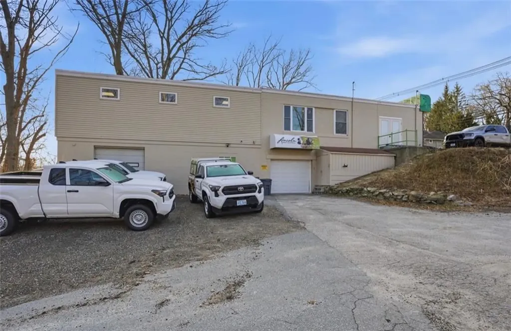 225 Putnam Pike Johnston RI 02919