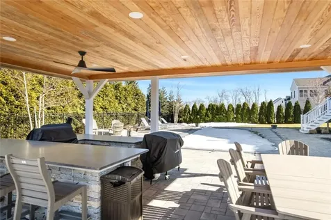 285 Winslow Way Swansea MA 02777