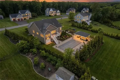 285 Winslow Way Swansea MA 02777