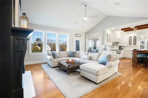 285 Winslow Way Swansea MA 02777