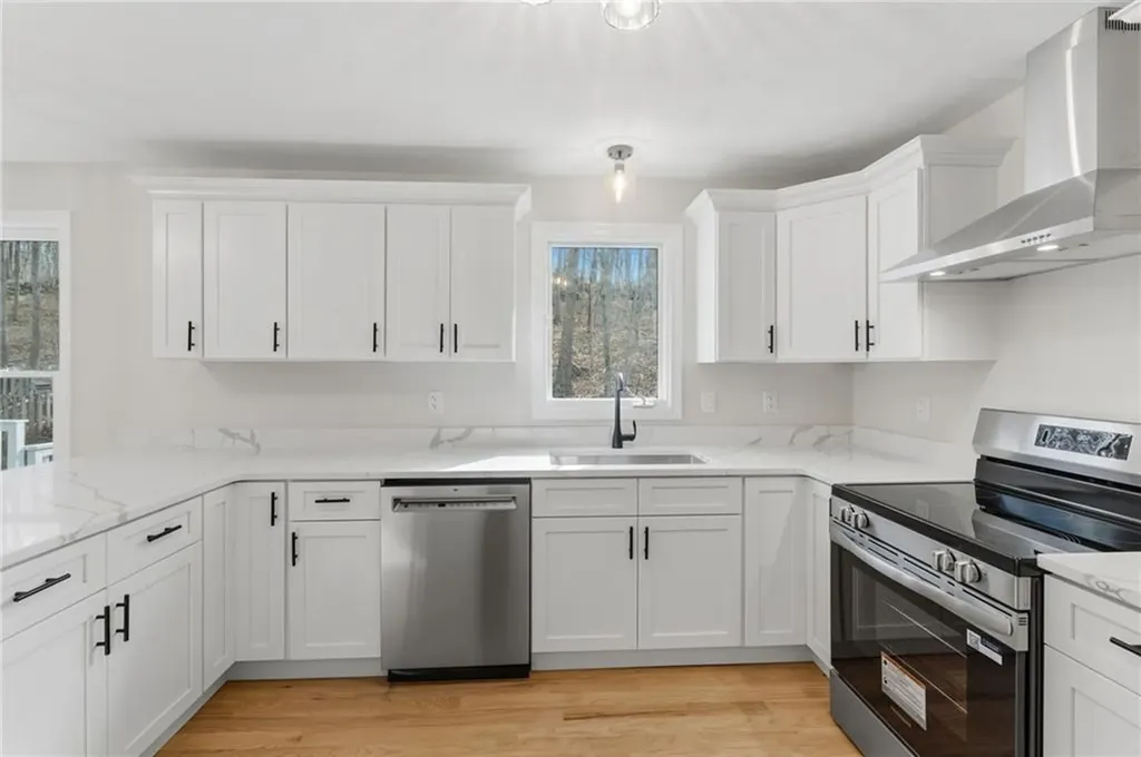 65 Village Hill Lane North Kingstown RI 02852