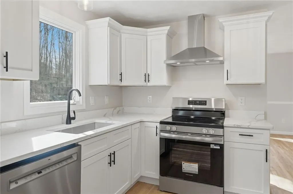 65 Village Hill Lane North Kingstown RI 02852