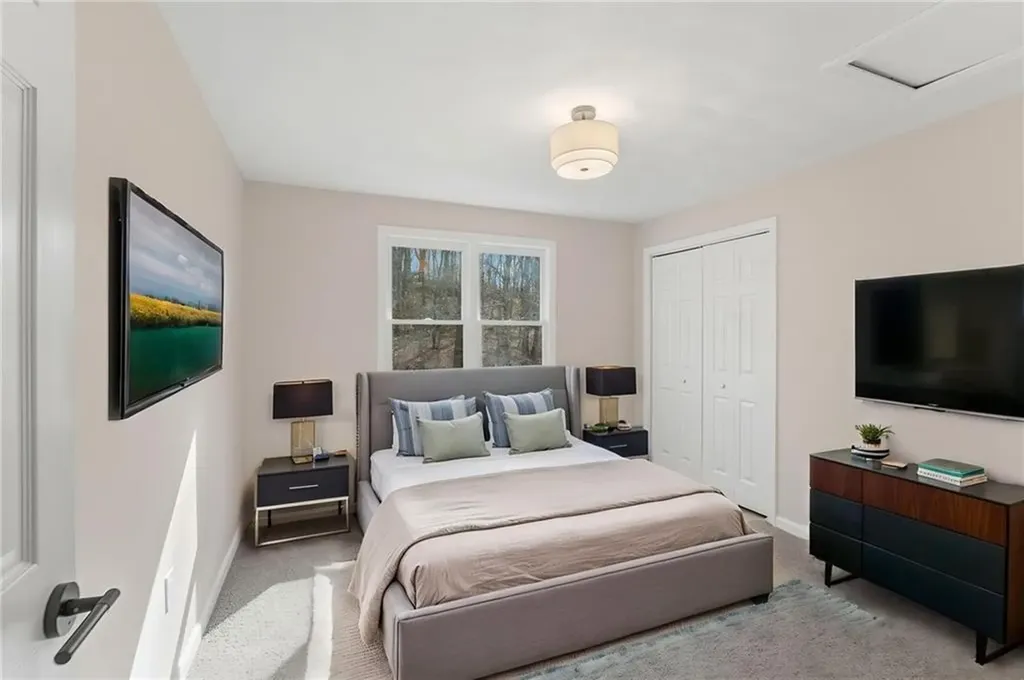 65 Village Hill Lane North Kingstown RI 02852