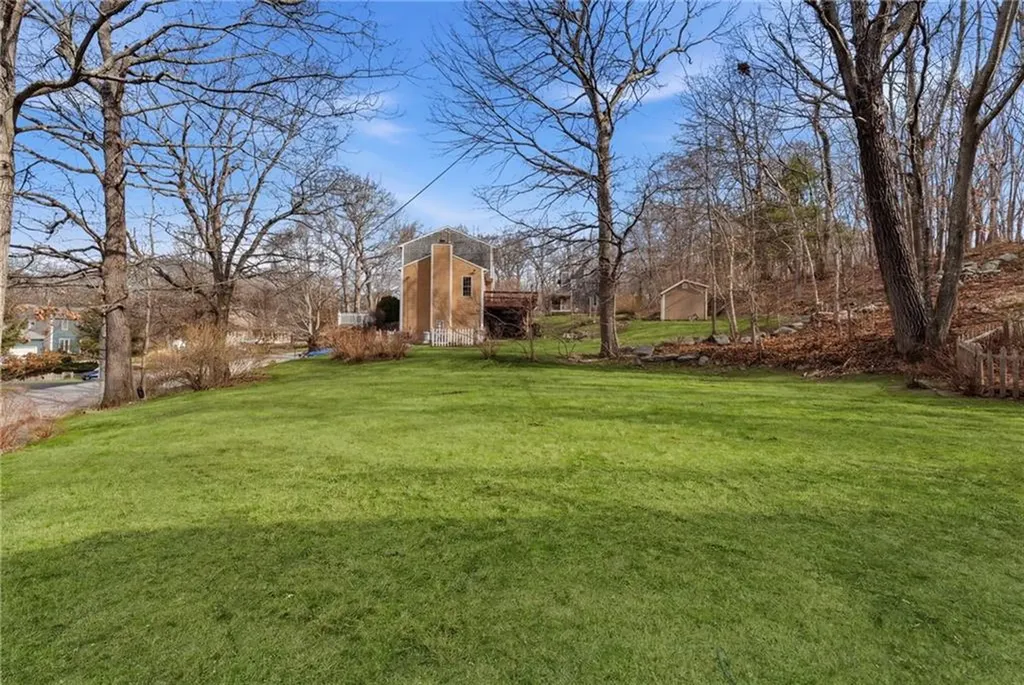 65 Village Hill Lane North Kingstown RI 02852