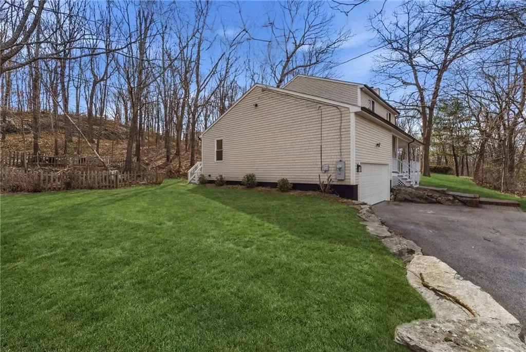 65 Village Hill Lane North Kingstown RI 02852