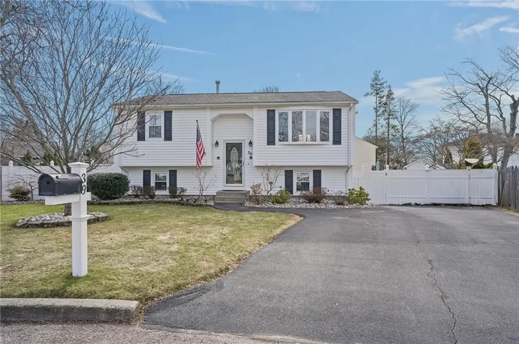 39 Gateway Court Warwick RI 02889