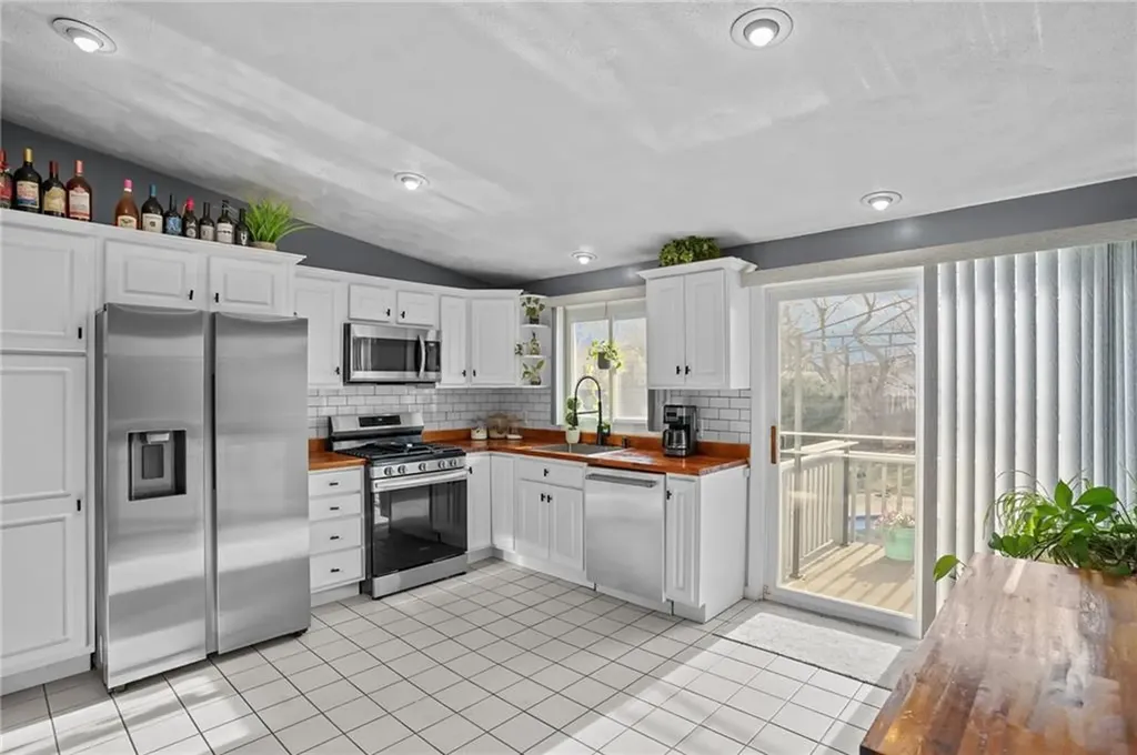 39 Gateway Court Warwick RI 02889
