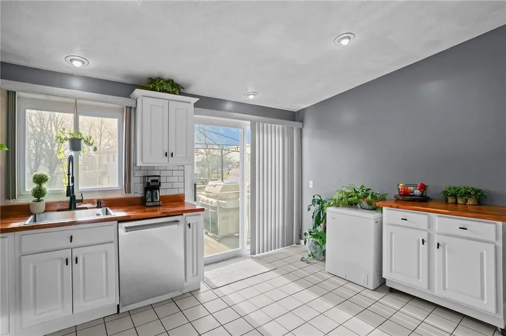 39 Gateway Court Warwick RI 02889