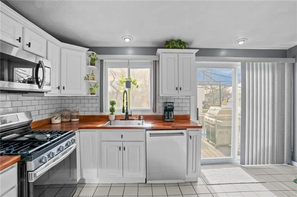 39 Gateway Court Warwick RI 02889
