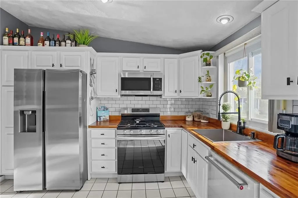 39 Gateway Court Warwick RI 02889
