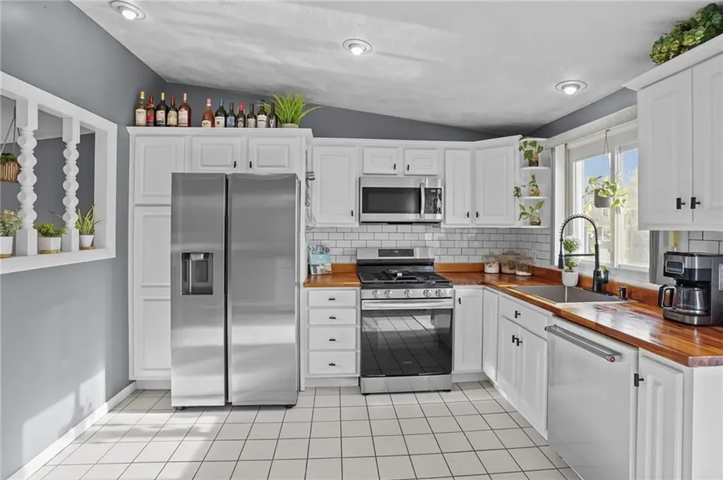 39 Gateway Court Warwick RI 02889