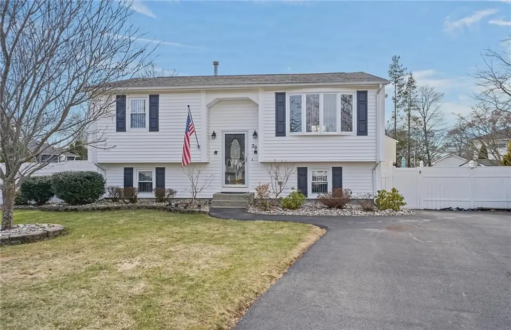 39 Gateway Court Warwick RI 02889