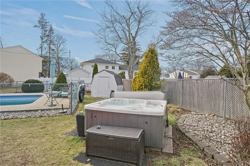 39 Gateway Court Warwick RI 02889