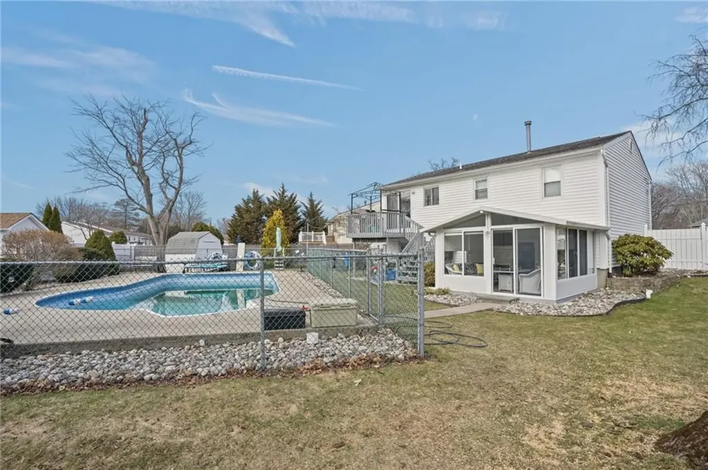39 Gateway Court Warwick RI 02889