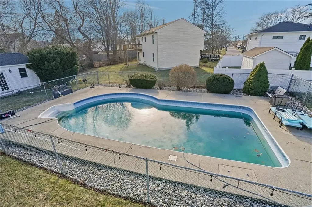 39 Gateway Court Warwick RI 02889