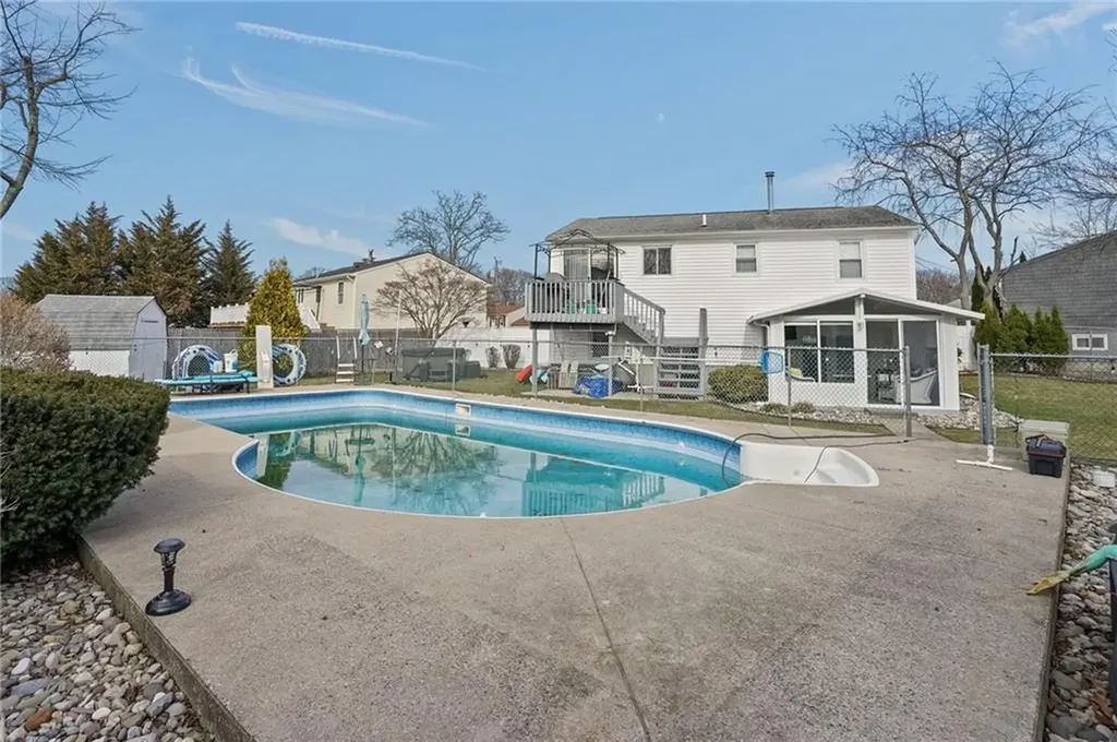 39 Gateway Court Warwick RI 02889