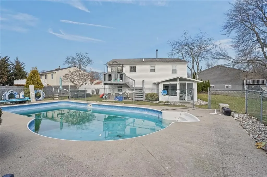 39 Gateway Court Warwick RI 02889