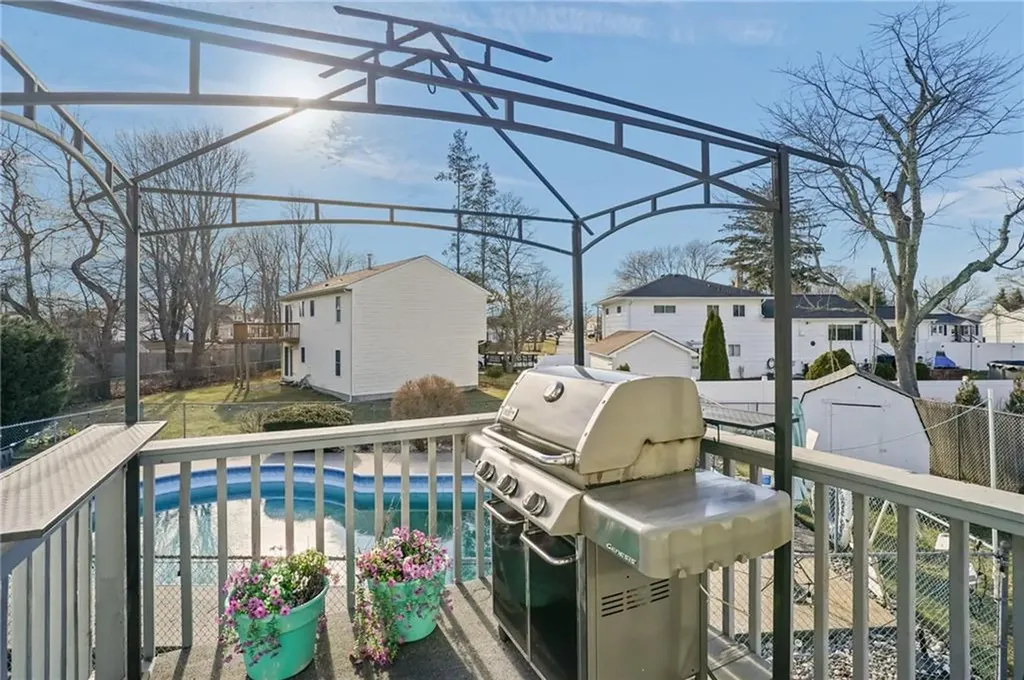 39 Gateway Court Warwick RI 02889